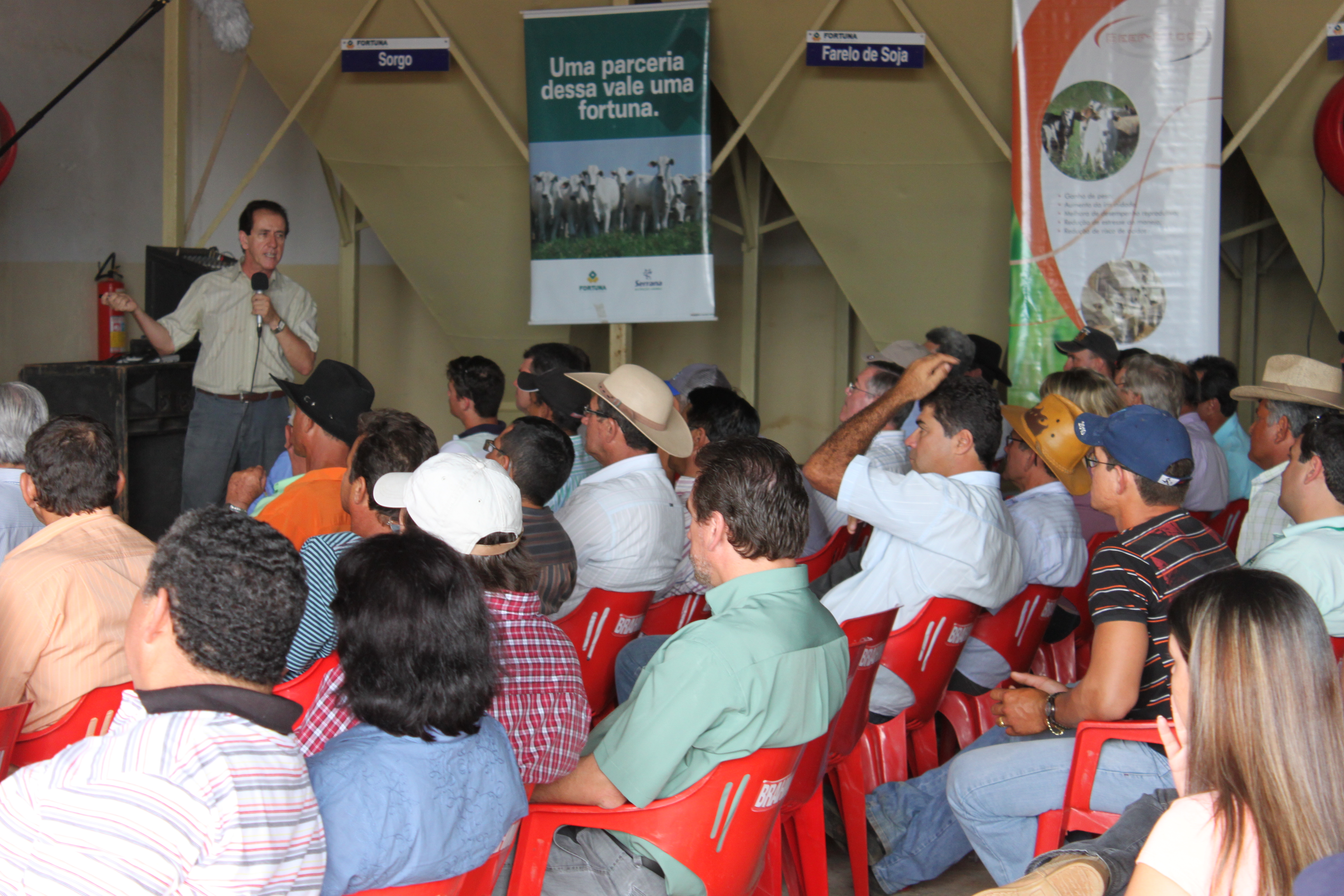 Foto 2: 1º Encontro de Pecuaristas - Palestra sobre silagem