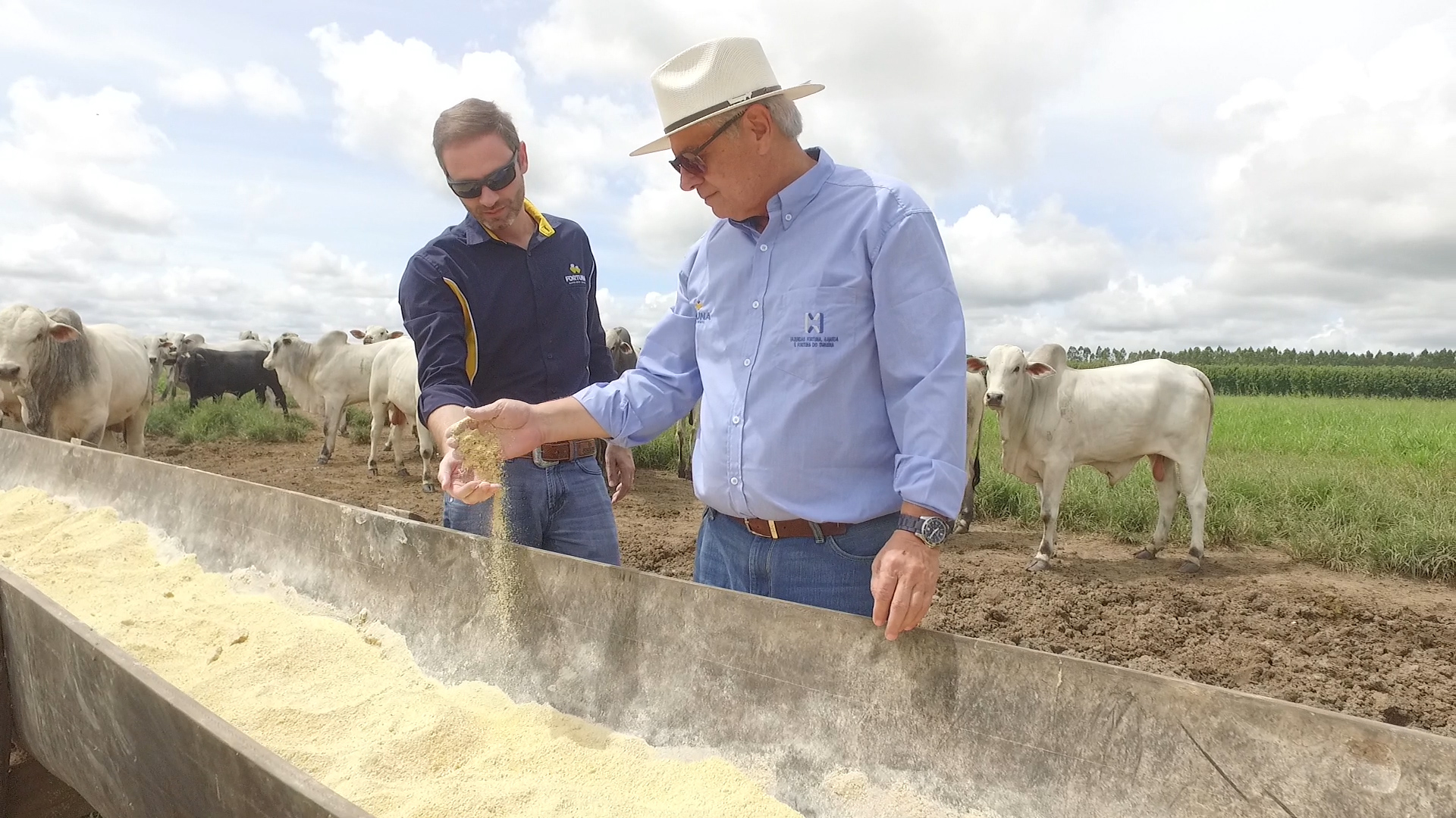 Mario Wolf e o filho, Daniel Wolf em fazenda em Nova Canaã do Norte