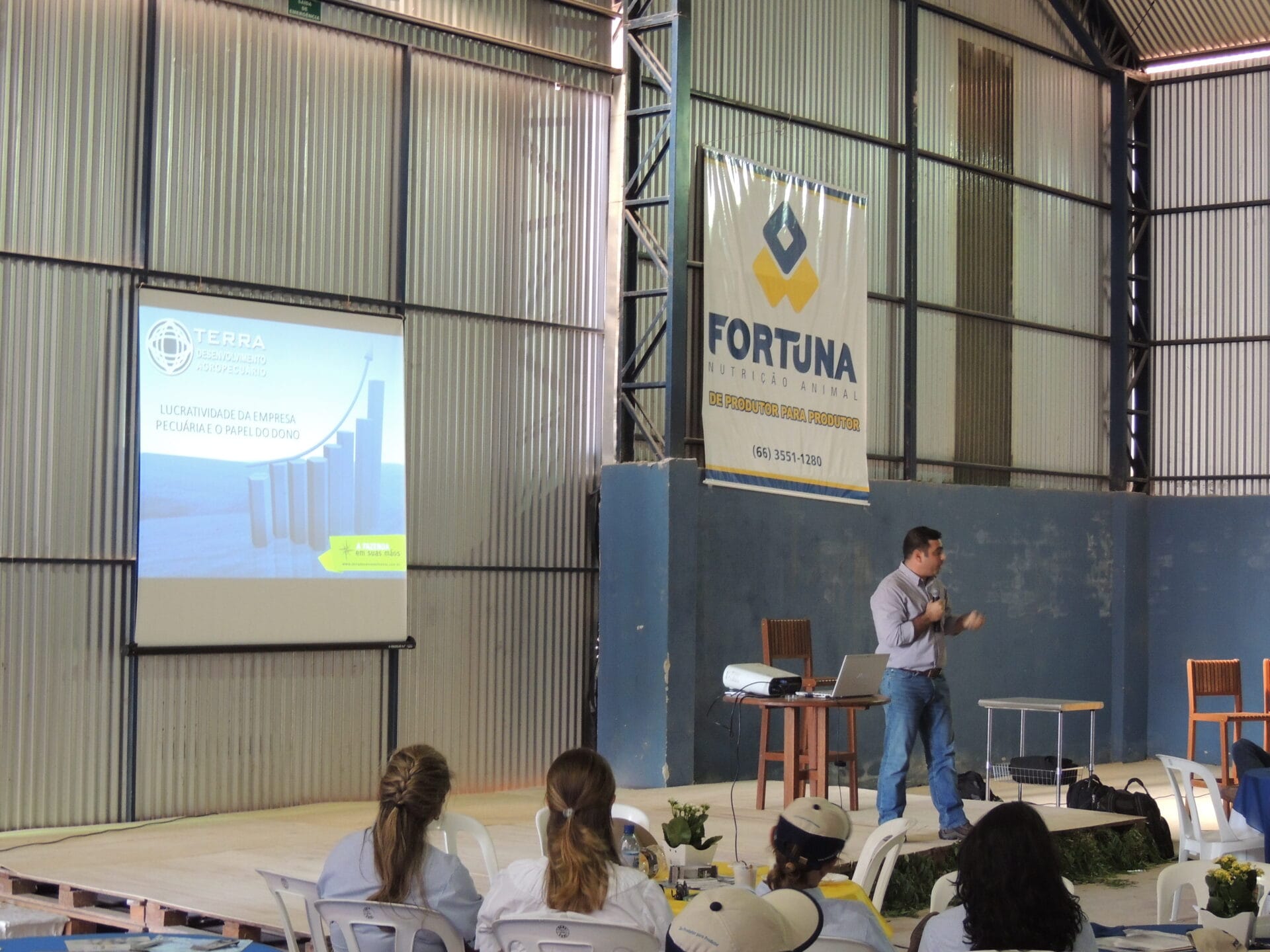 Palestra de Antonio Chaker no Encontro de Pecuaristas Fortuna Nutrição Animal